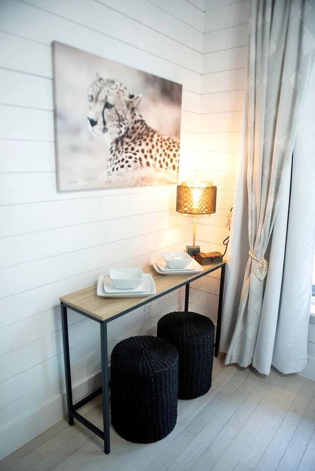 Beautiful Modern Tree House Cabin Surrounded by Trees for a Peaceful Romantic Getaway near Lone Oak, Texas