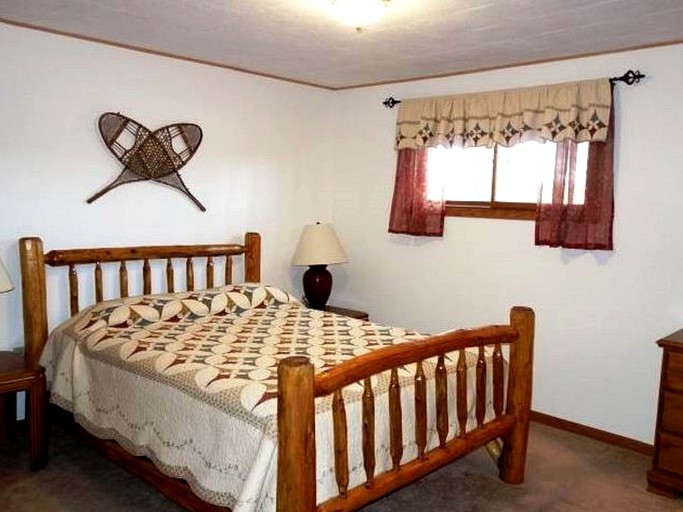 Cabins (Woodruff, Wisconsin, United States)