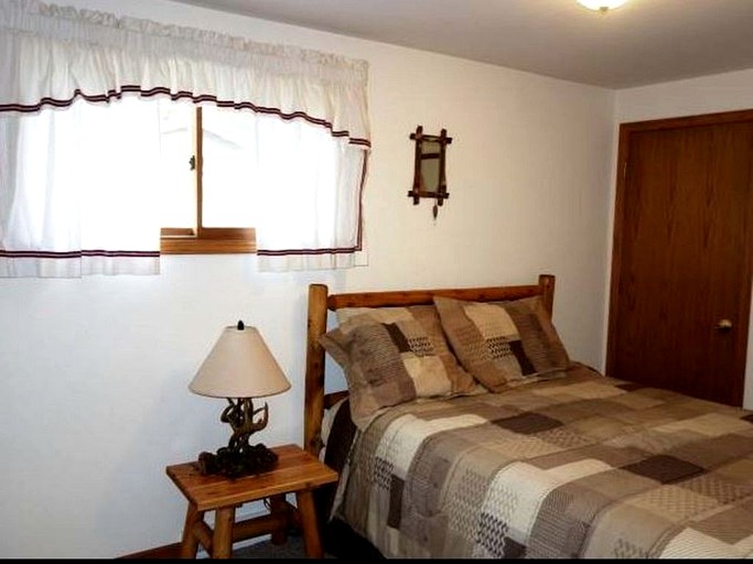 Cabins (Woodruff, Wisconsin, United States)