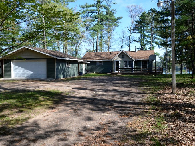 Cabins (Woodruff, Wisconsin, United States)