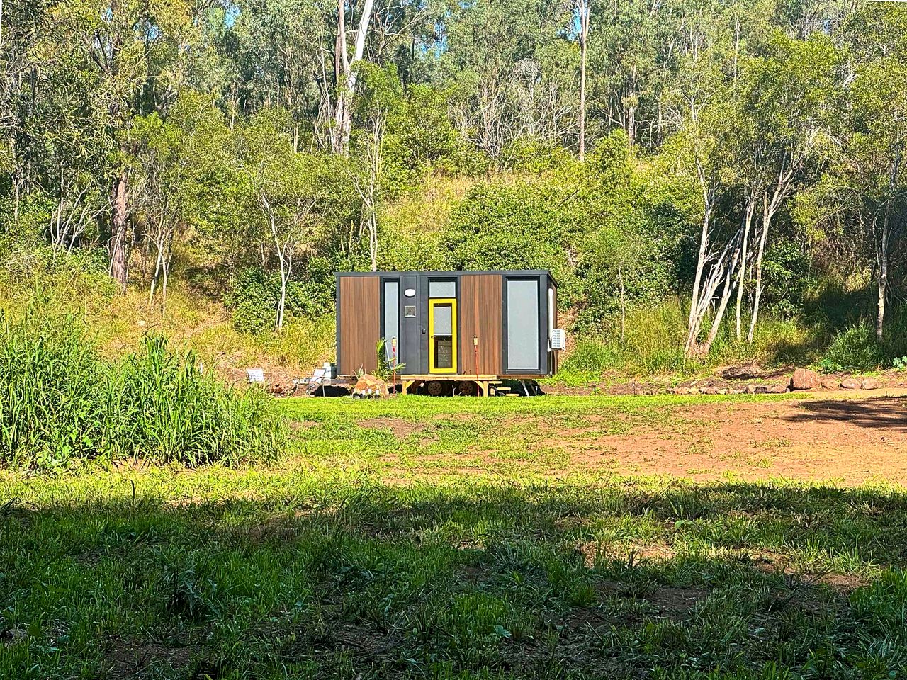Serene Tiny Home Farm Stay with Creek Views near Toowoomba, Withcott QLD