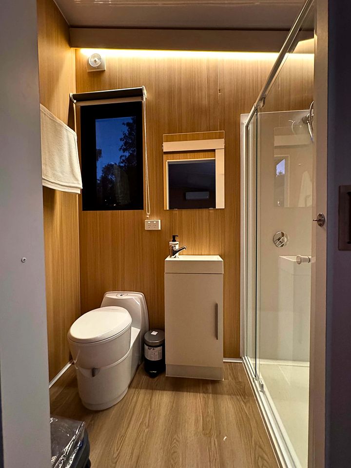 Serene Tiny Home Farm Stay with Creek Views near Toowoomba, Withcott QLD