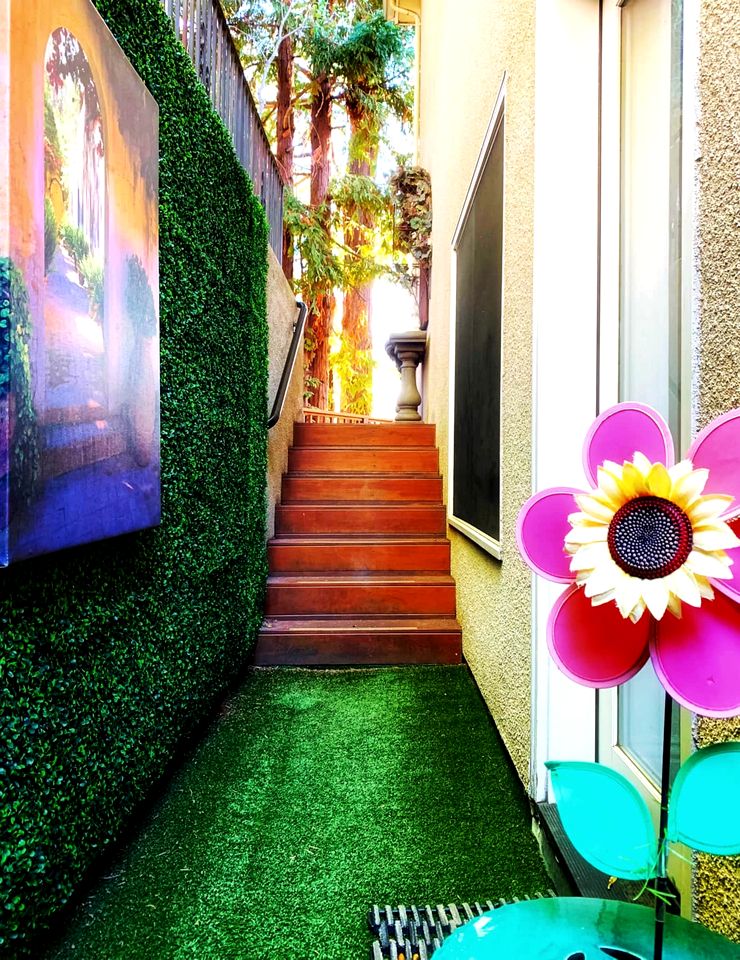 Delightful Cottage with Garden and Sauna in California