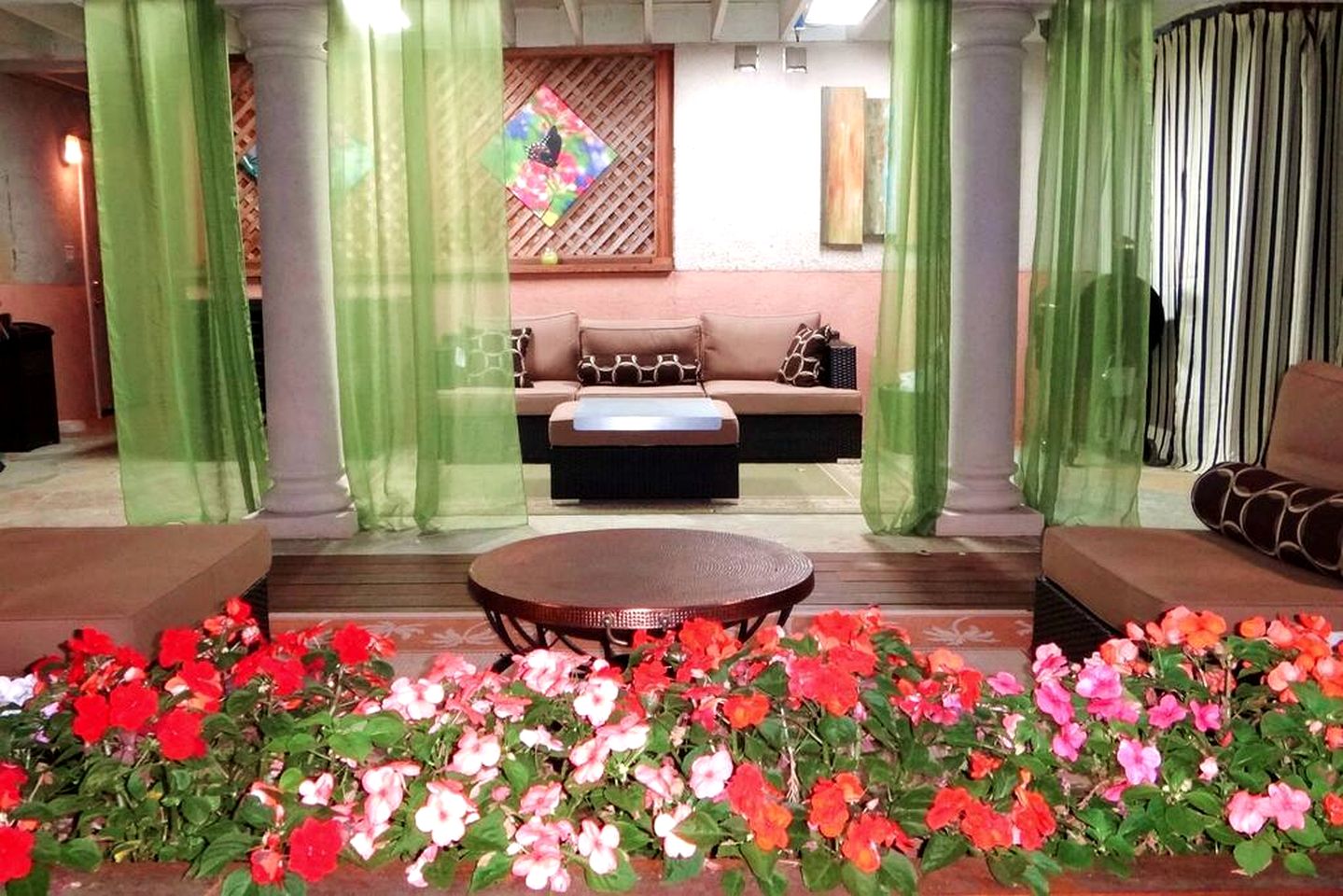 Delightful Cottage with Garden and Sauna in California