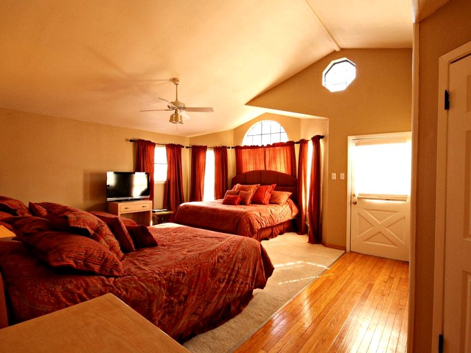 Cabins (New Braunfels, Texas, United States)