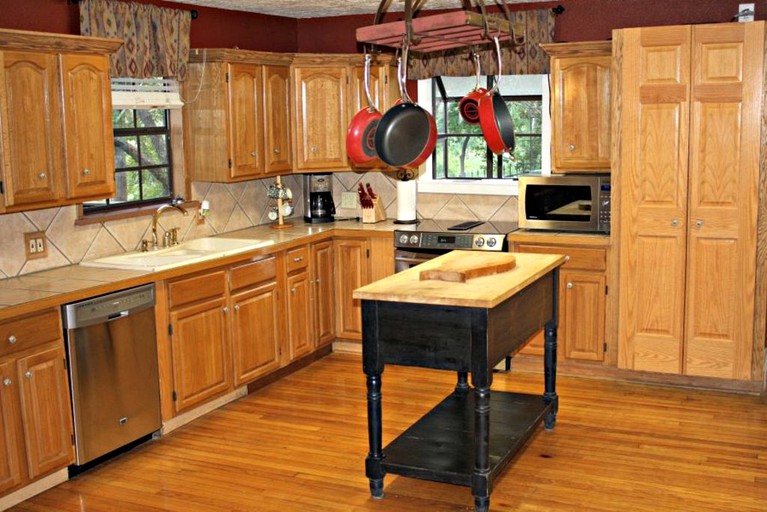 Cabins (New Braunfels, Texas, United States)