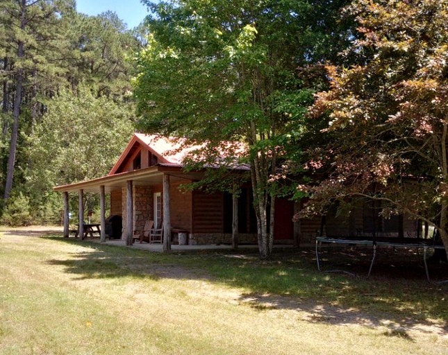 Cabin Near Greers Ferry Lake In Arkansas