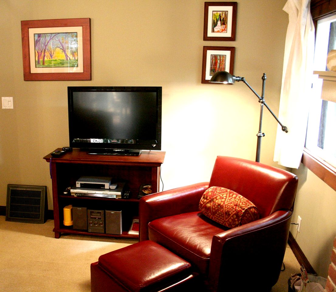 Pet-Friendly Cabin Rental with Studio for Glamping in Northern California