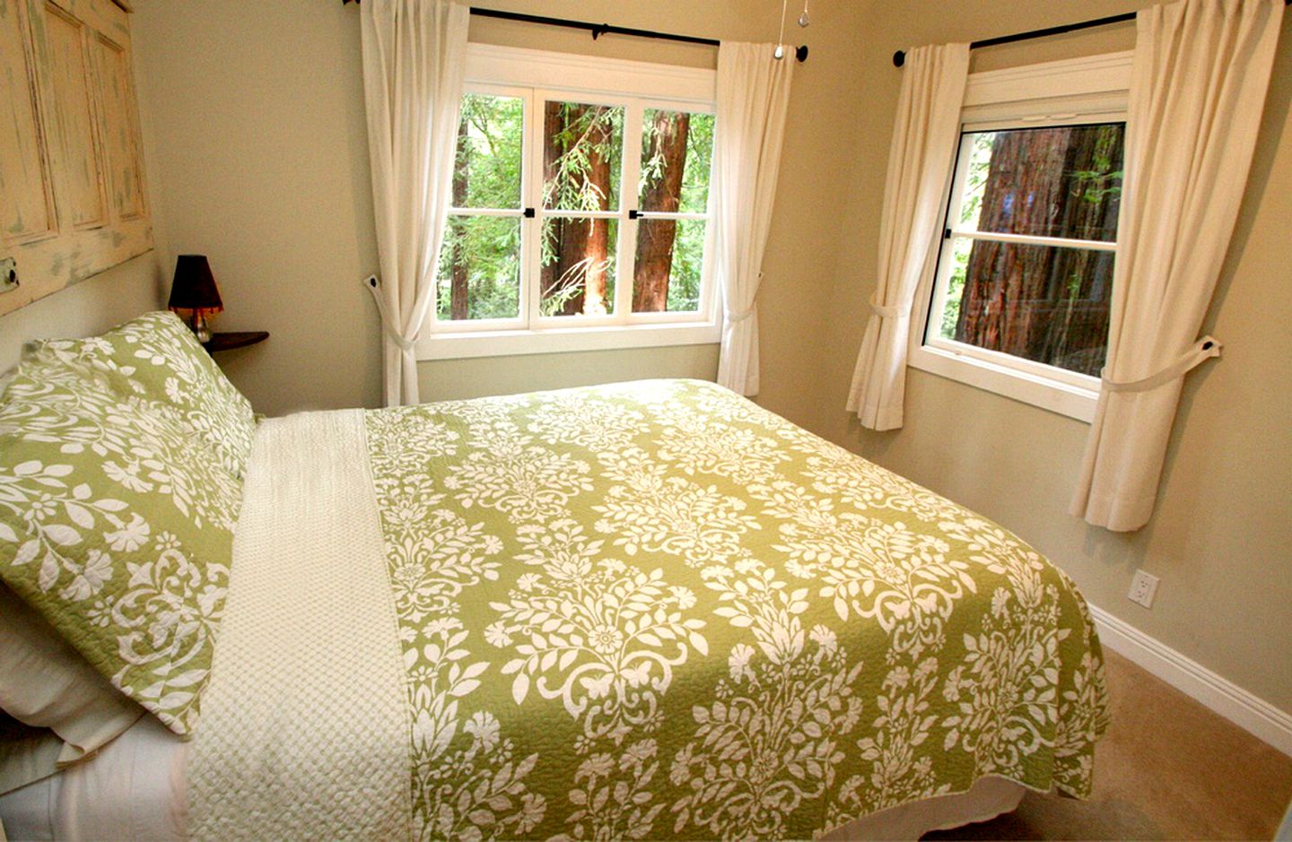 Pet-Friendly Cabin Rental with Studio for Glamping in Northern California