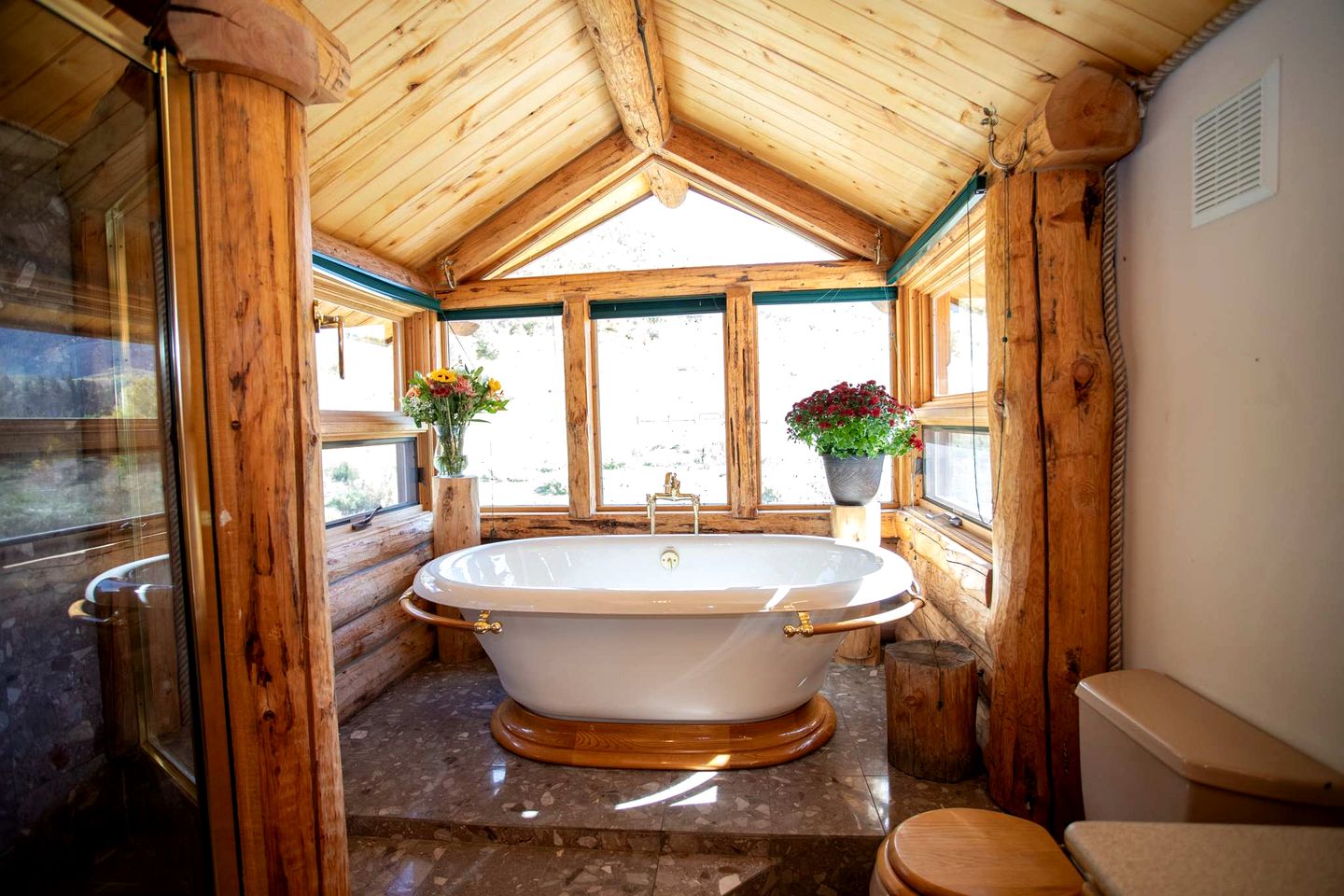 Rustic, Private Log Cabin Lodge in the Wilderness of Colorado, Perfect for a Family Getaway