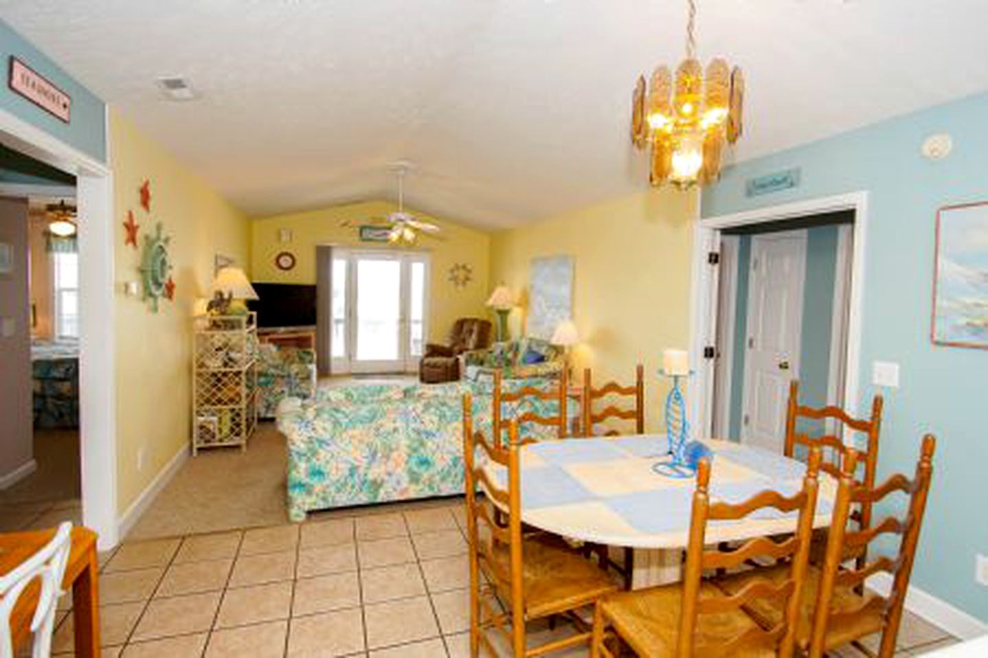 Oak Island Cottage near North Carolina's Intracoastal Waterway