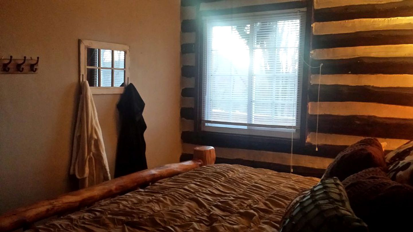 Log Cabin Hideaway in the Woods near Knoxville, Tennessee