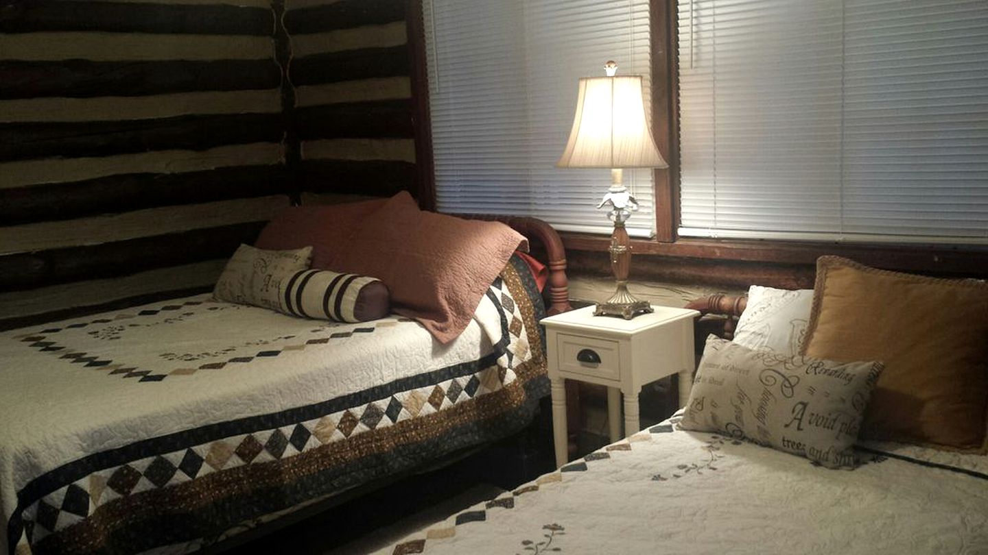 Log Cabin Hideaway in the Woods near Knoxville, Tennessee