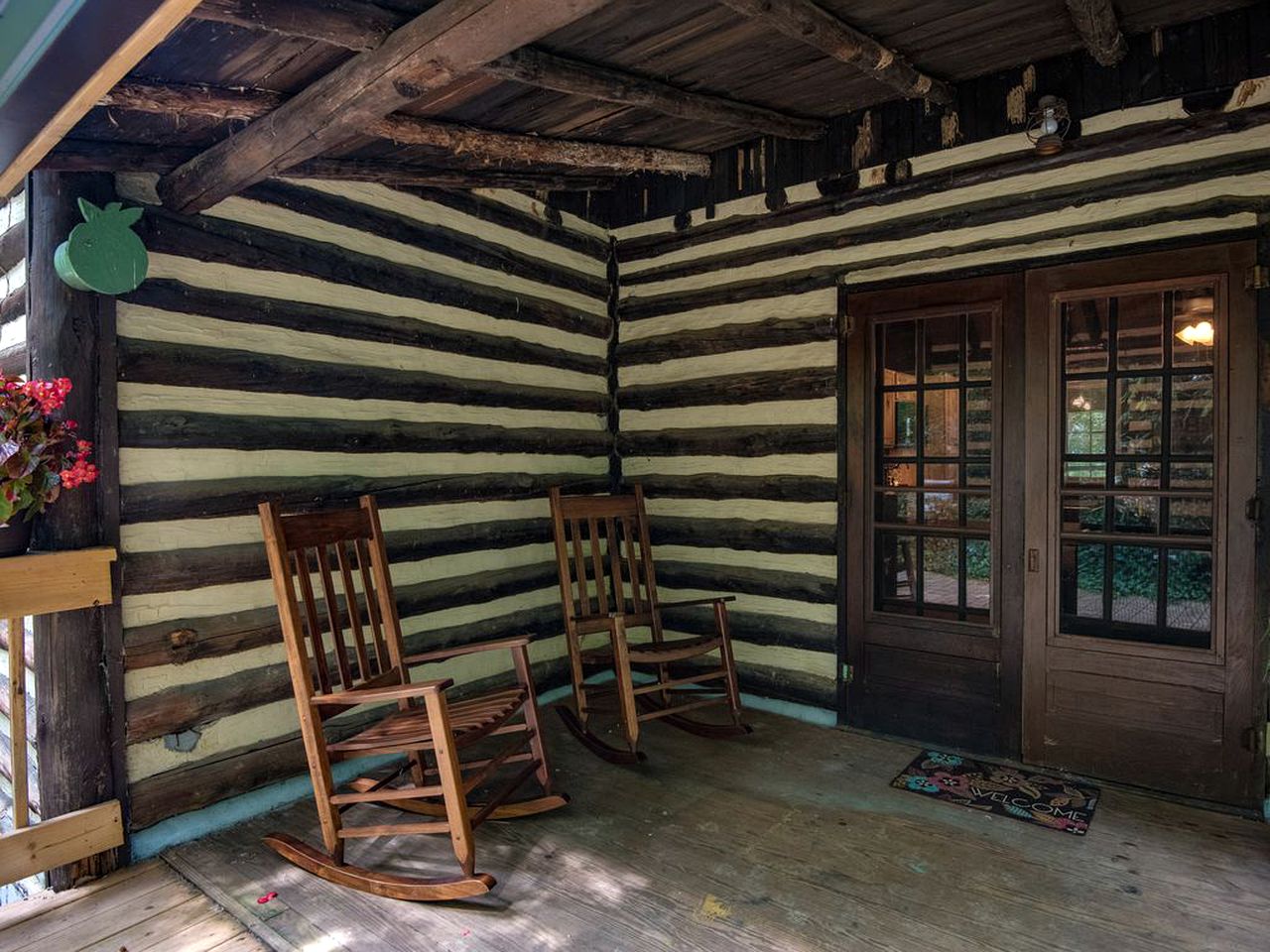Log Cabin Hideaway in the Woods near Knoxville, Tennessee