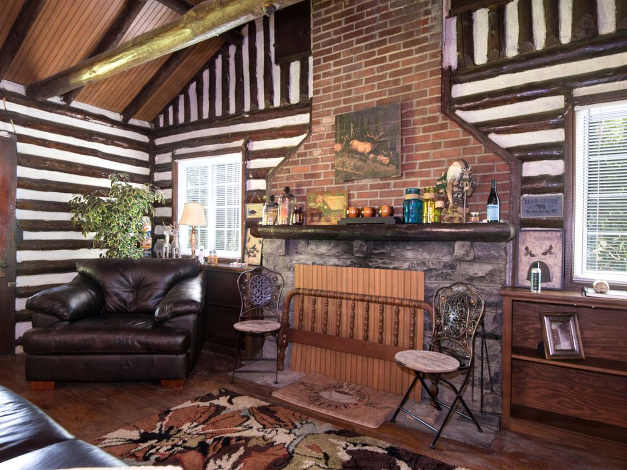 Log Cabin Hideaway in the Woods near Knoxville, Tennessee