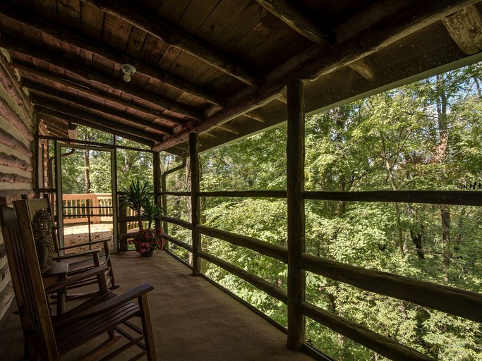 Log Cabins (Knoxville, Tennessee, United States)