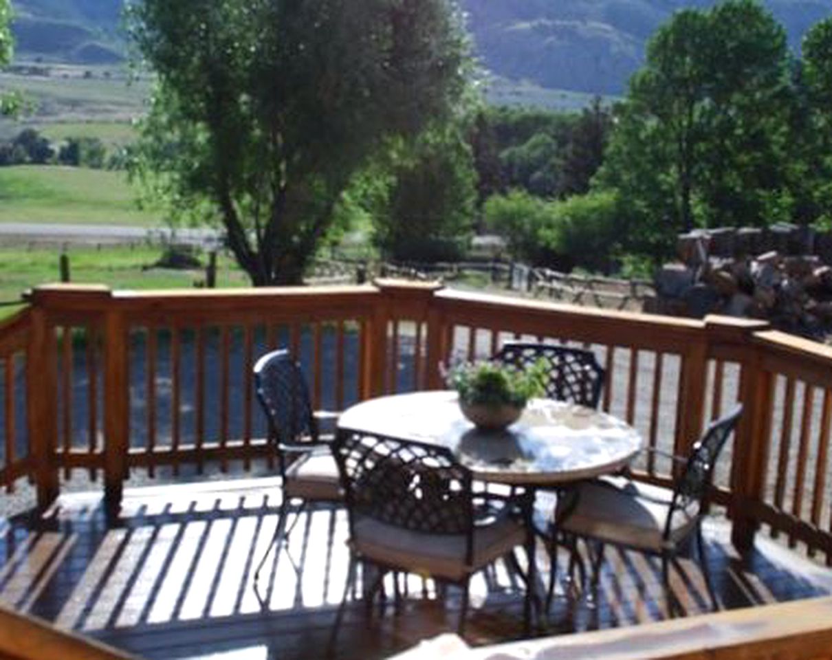 Spacious Family Cabin Rental near Yellowstone National Park in Montana