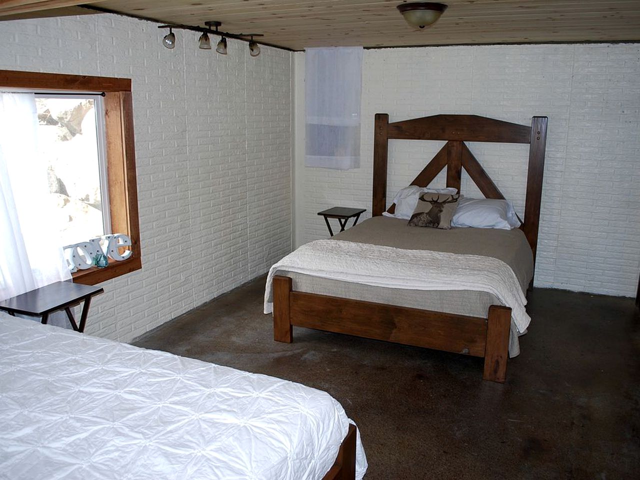 Spacious Family Cabin Rental near Yellowstone National Park in Montana