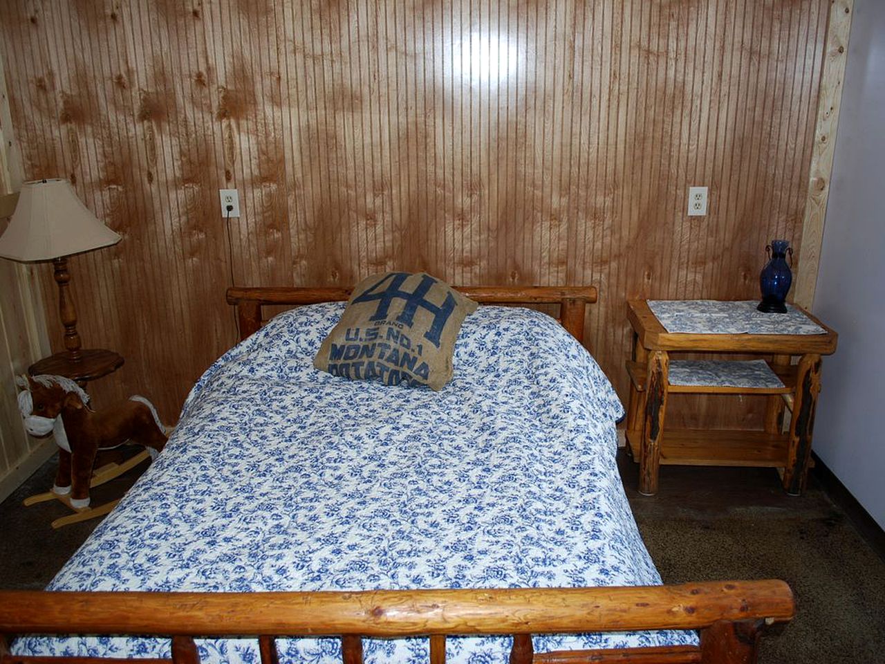 Spacious Family Cabin Rental near Yellowstone National Park in Montana