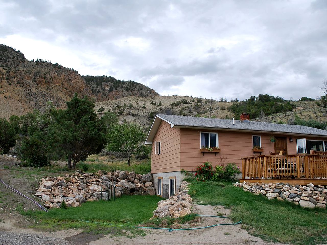 Spacious Family Cabin Rental near Yellowstone National Park in Montana
