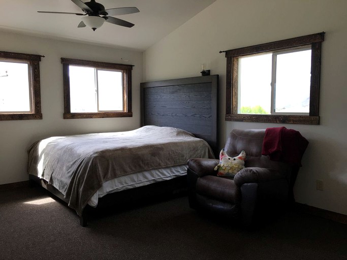 Cabins (Gardiner, Montana, United States)