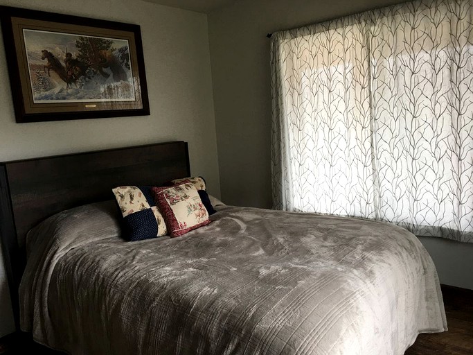 Cabins (Gardiner, Montana, United States)