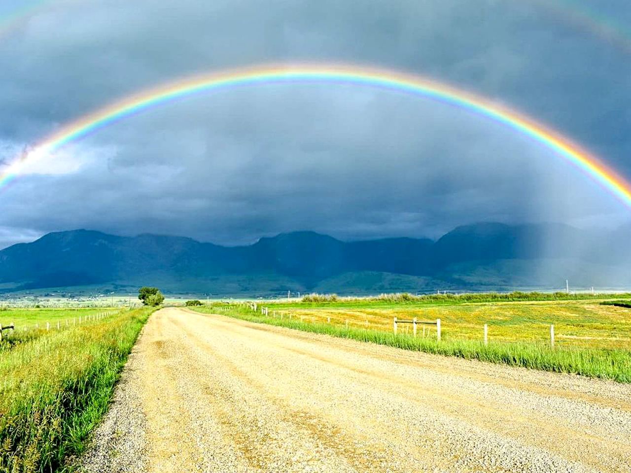 Secluded Cabin Rental with Amazing Mountain Views near Gardiner, Montana