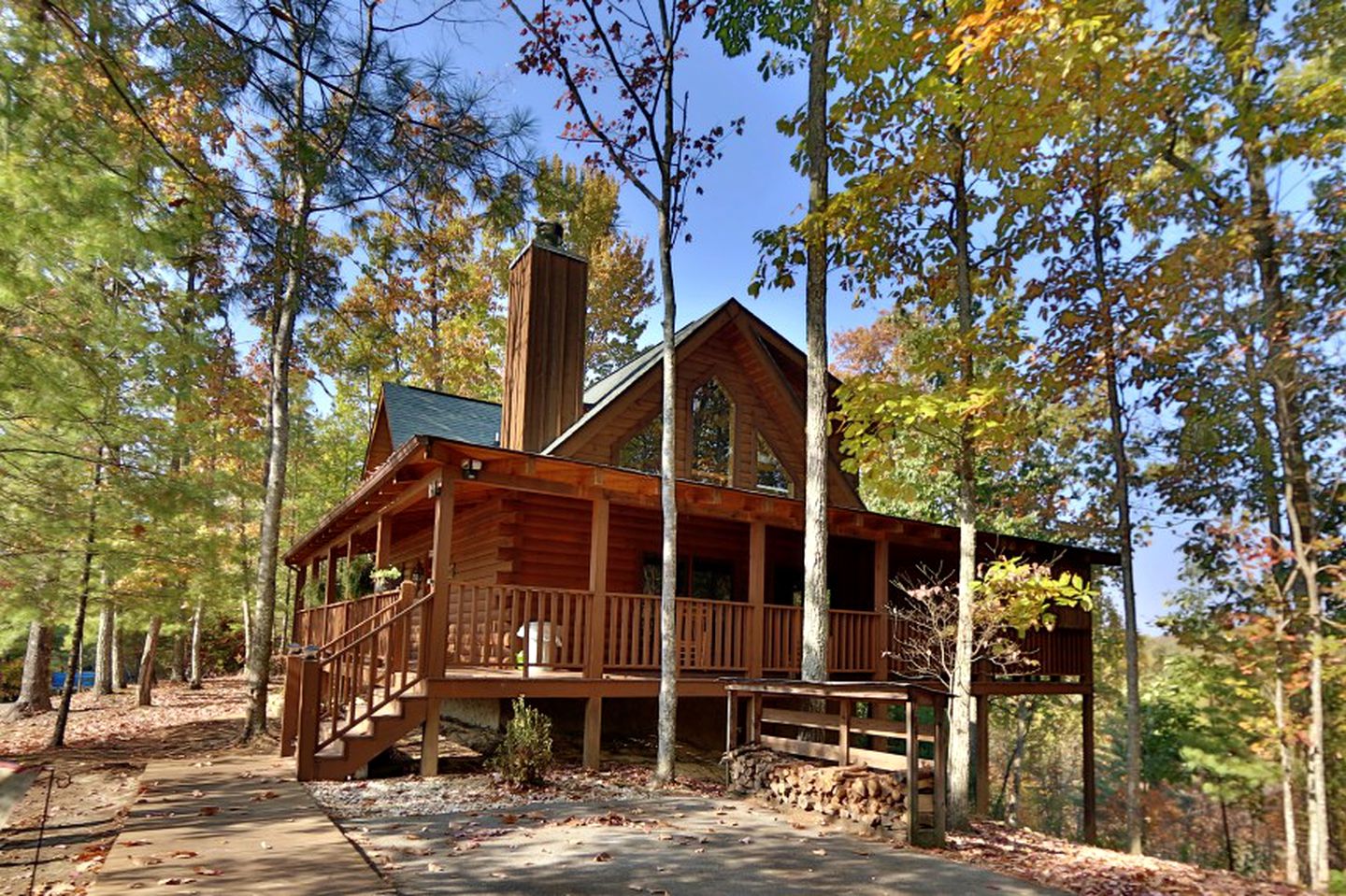 Rustic Cabin Rental with Wood-Burning Fireplace and Mountain Views in Sevierville, Tennessee