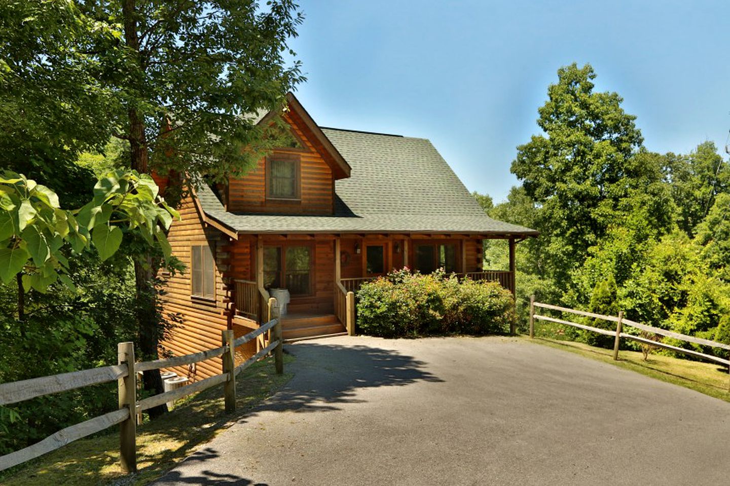 Four-Bedroom Cabin Rental for Vacation in the Smoky Mountains of Tennessee