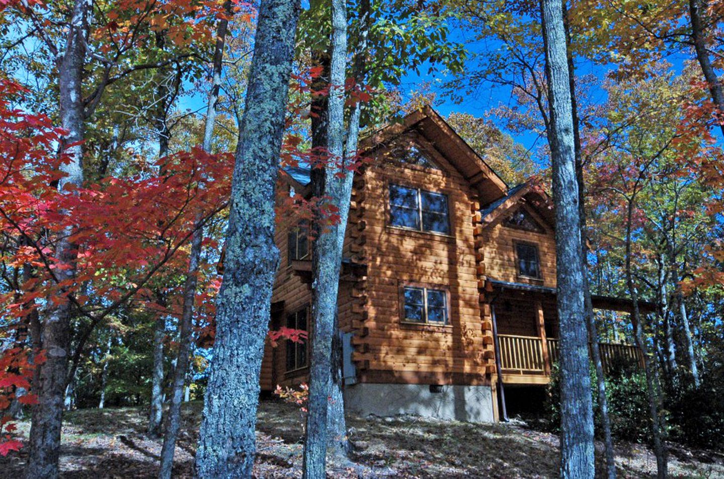 Secluded Log Cabin with Hot Tub for Mountain Getaway near Knoxville, Tennessee