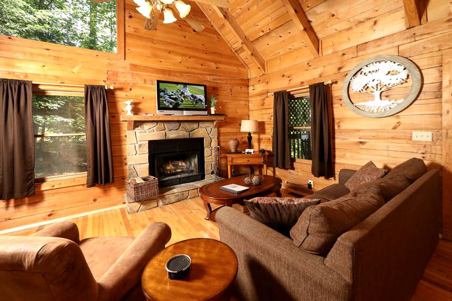 Pet-Friendly Log Cabin Rental with Wi-Fi and Netflix in Sevierville, Tennessee