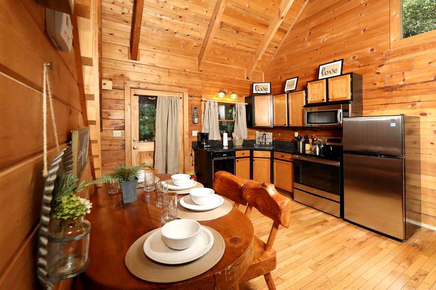 Pet-Friendly Log Cabin Rental with Wi-Fi and Netflix in Sevierville, Tennessee