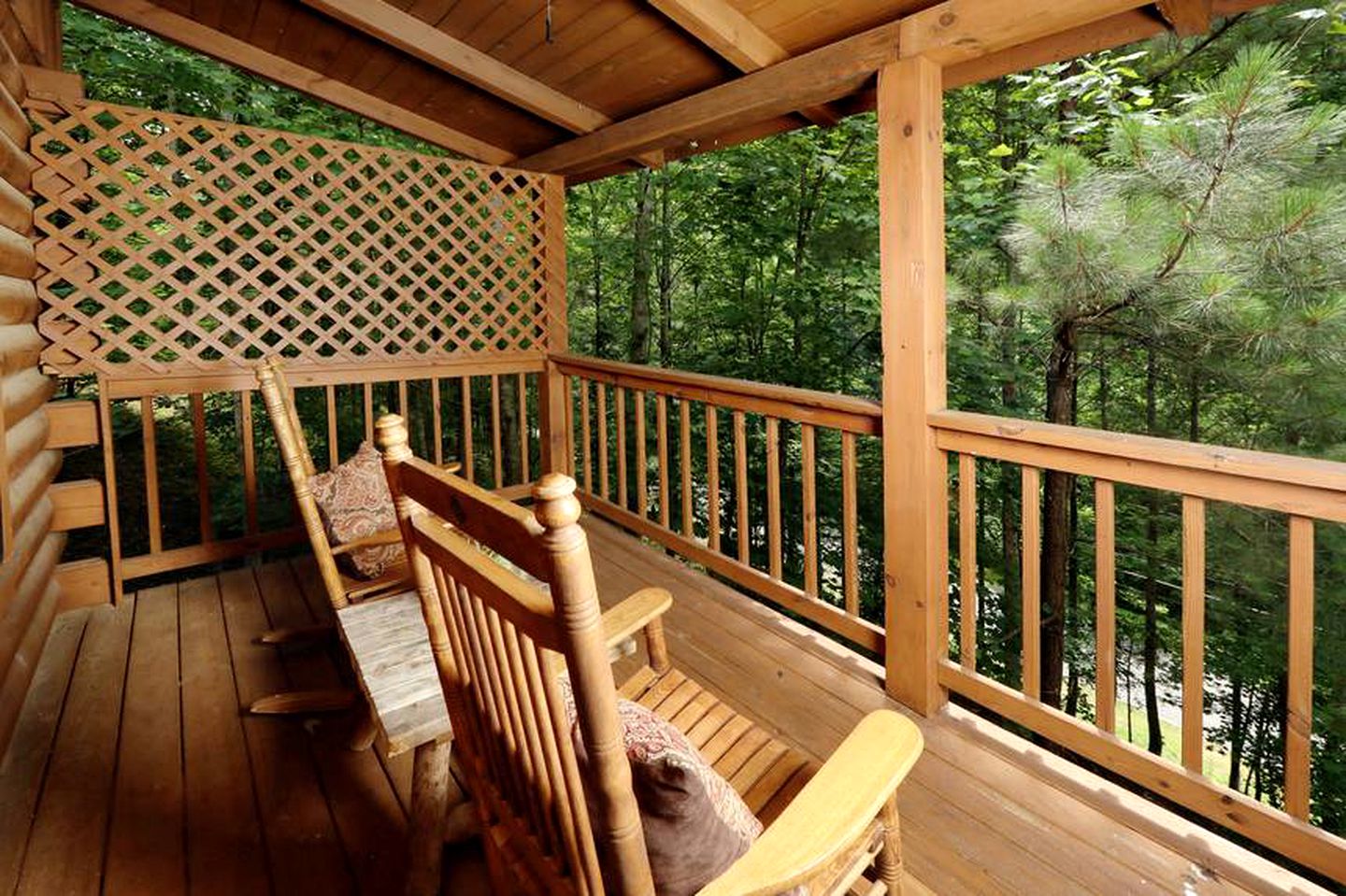 Pet-Friendly Log Cabin Rental with Wi-Fi and Netflix in Sevierville, Tennessee