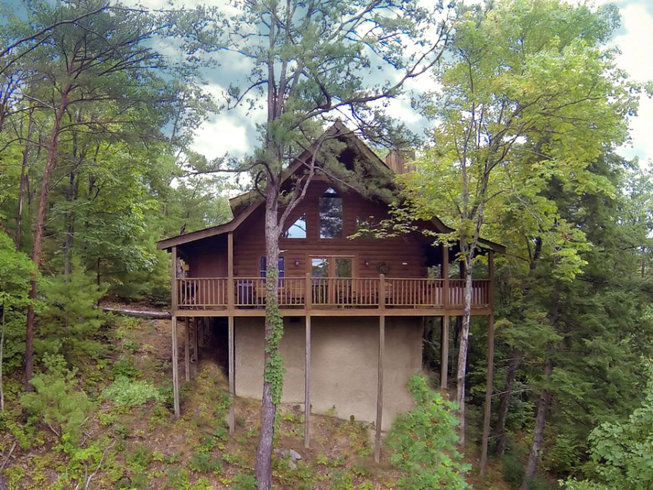 Peaceful and Private Log Cabin Rental with Incredible Views in Sevierville, Tennessee