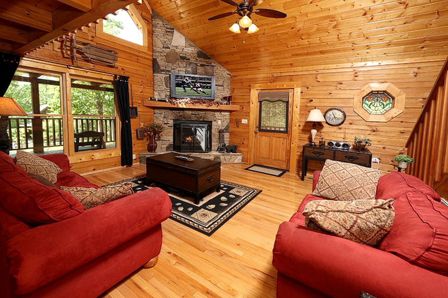 Elegant Log Cabin Rental with Outdoor Hot Tub in Sevierville, Tennessee