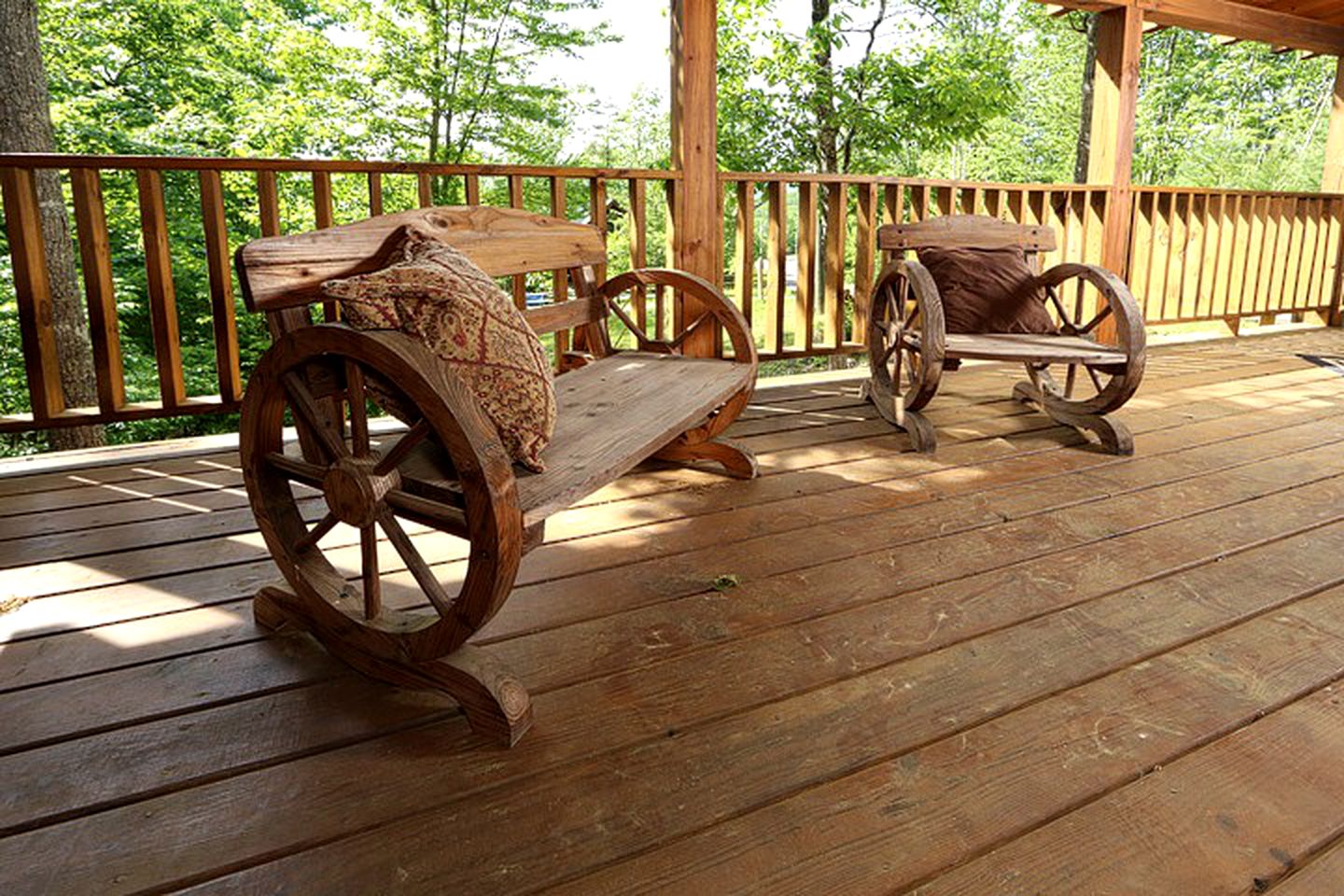 Elegant Log Cabin Rental with Outdoor Hot Tub in Sevierville, Tennessee