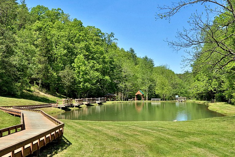 Log Cabins (Sevierville, Tennessee, United States)