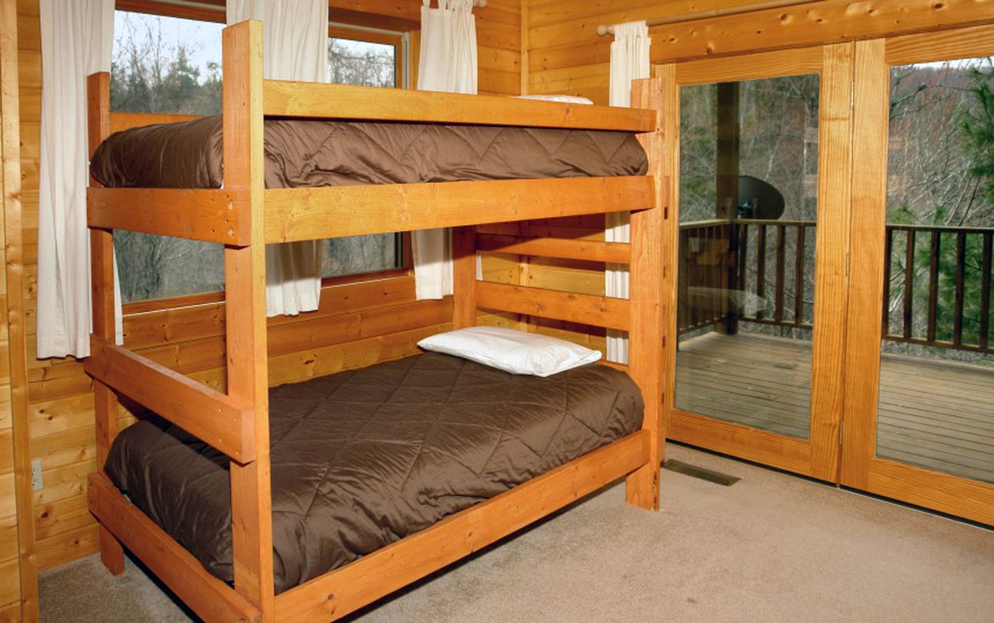 Log Cabin Rental in East Tennessee