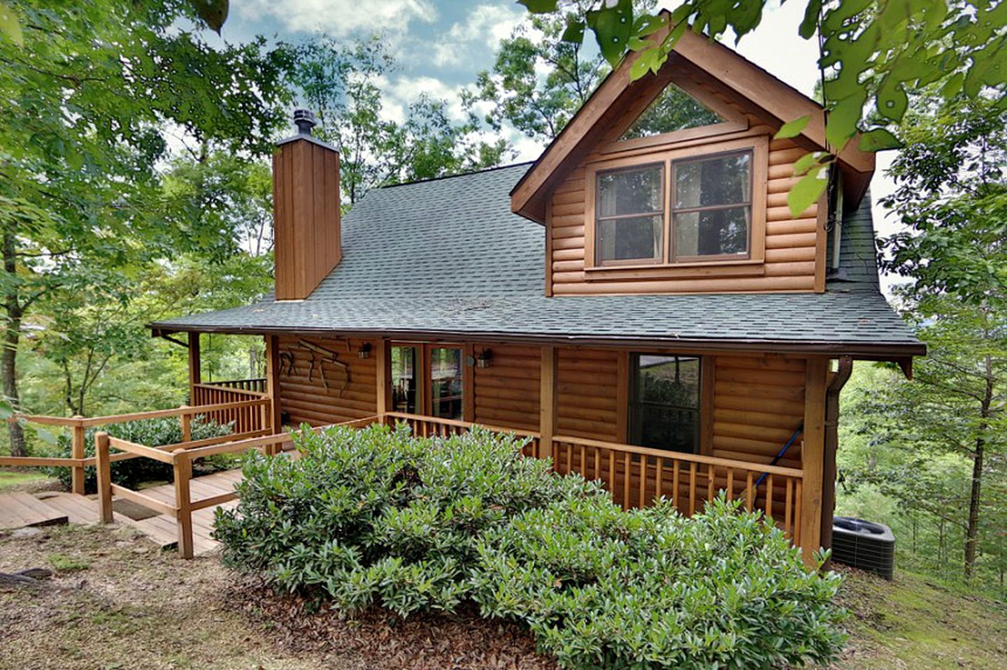 Stylish Log Cabin Rental Ideal for Getaway to the Smokies in Tennessee