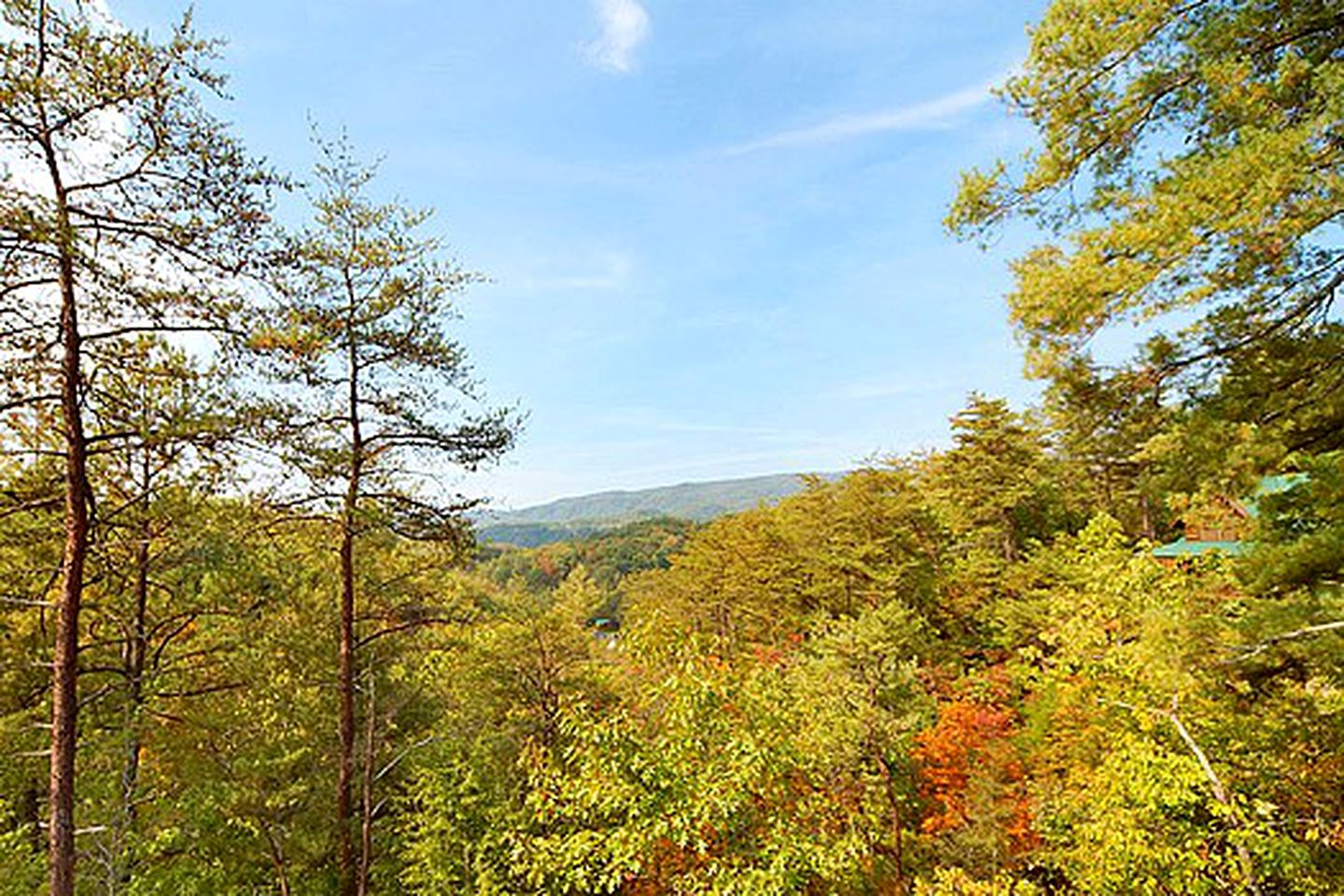 Newly-Decorated Log Cabin with Hot Tub and Amazing Views in Sevierville, Tennessee