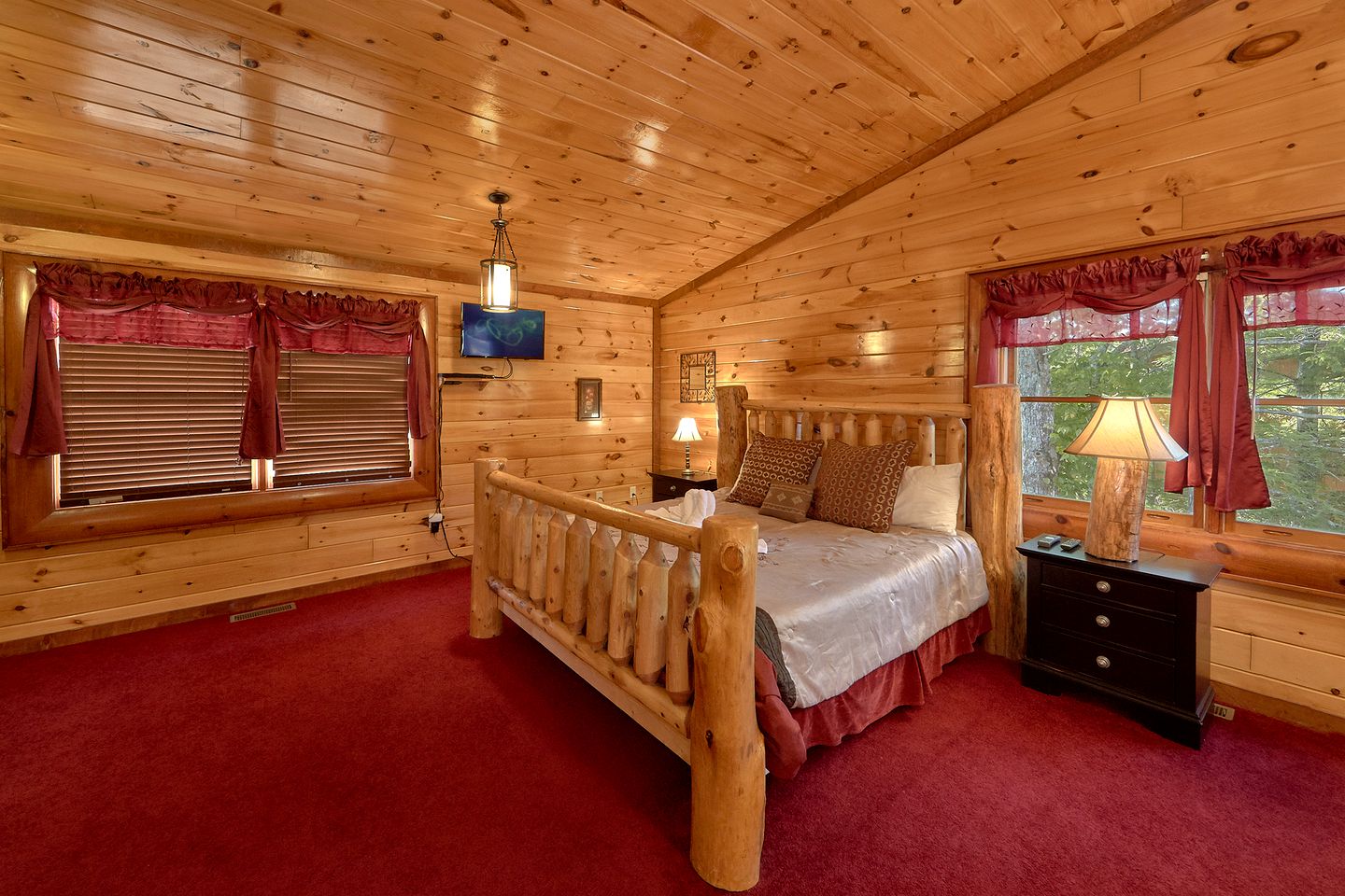 Stunning Cosby Cabin with a Pool and Hot Tub