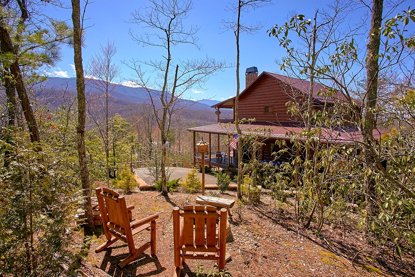 Romantic Cabin near Gatlinburg Ideal for a Vacation in Tennessee