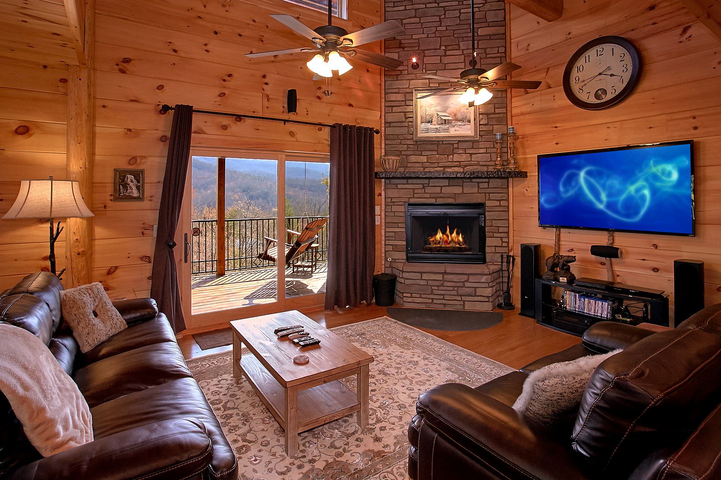 Romantic Cabin near Gatlinburg Ideal for a Vacation in Tennessee