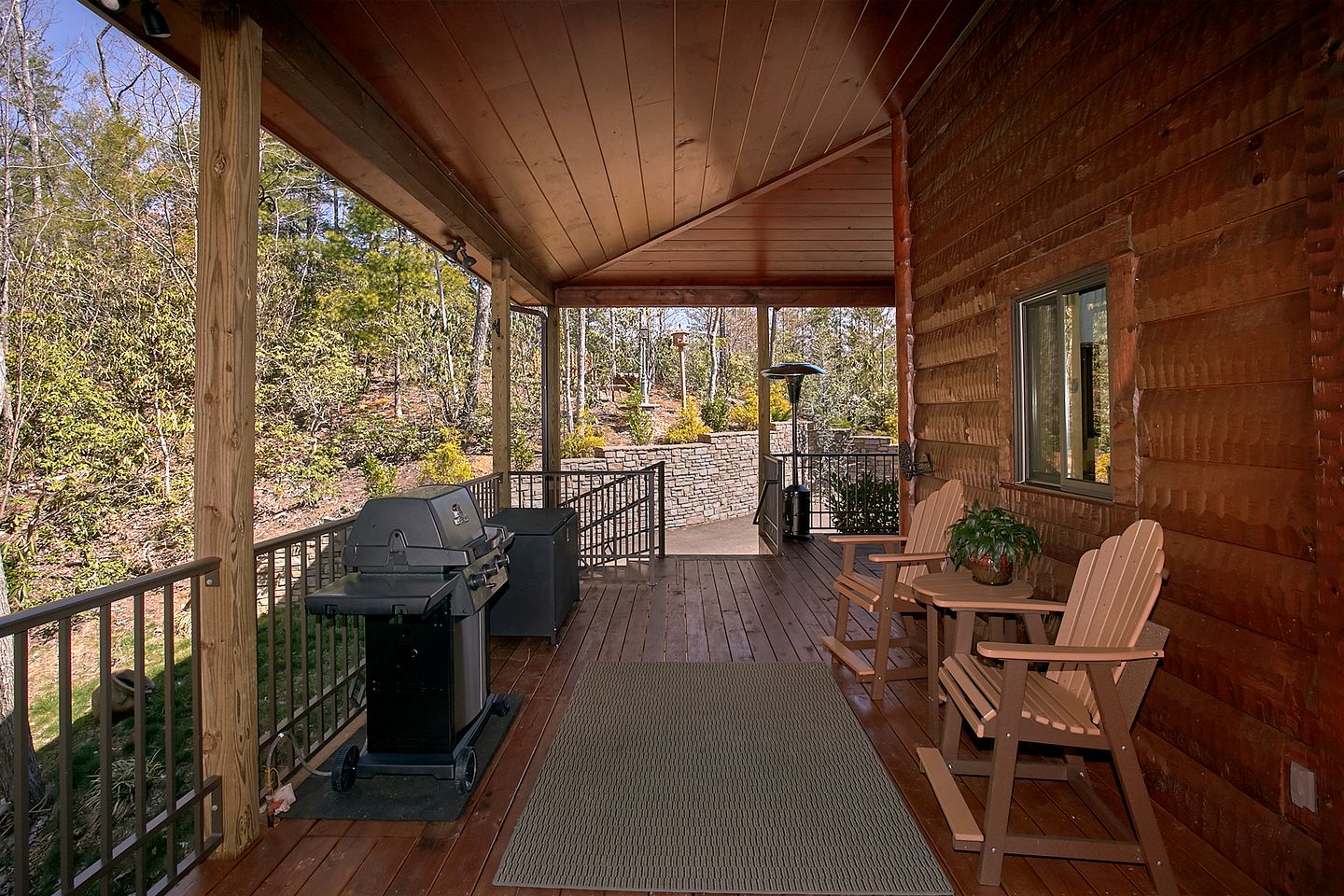 Romantic Cabin near Gatlinburg Ideal for a Vacation in Tennessee