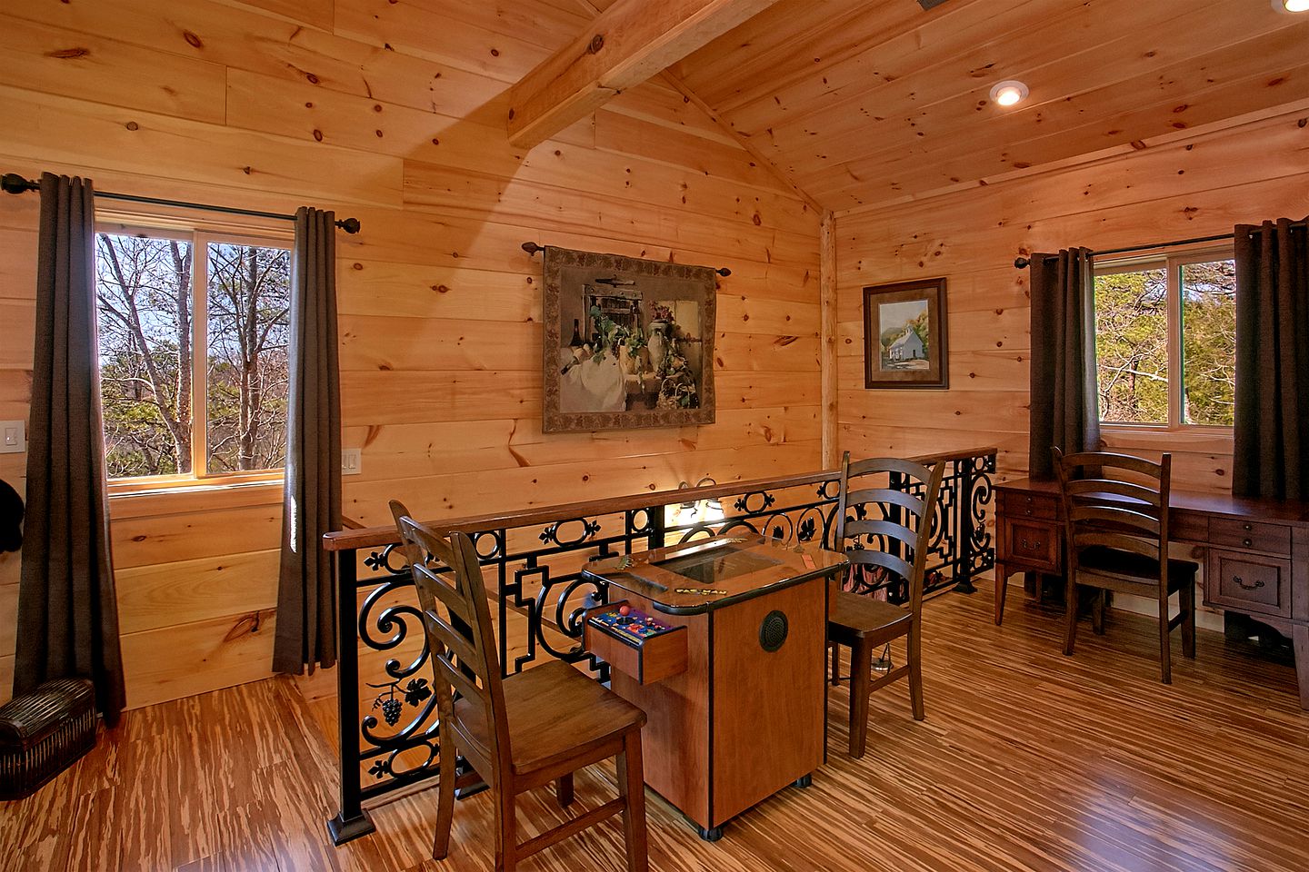 Romantic Cabin near Gatlinburg Ideal for a Vacation in Tennessee
