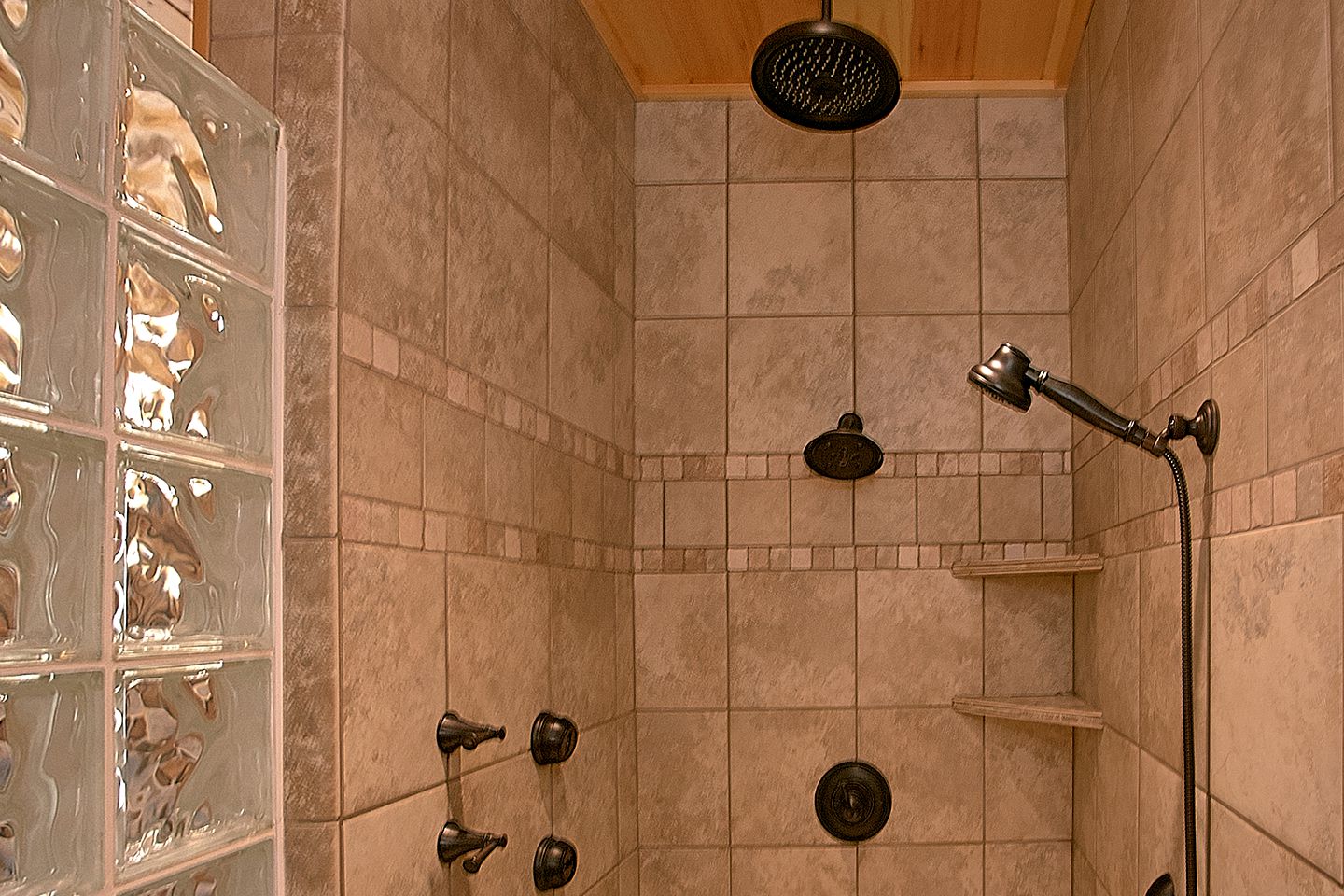 Romantic Cabin near Gatlinburg Ideal for a Vacation in Tennessee