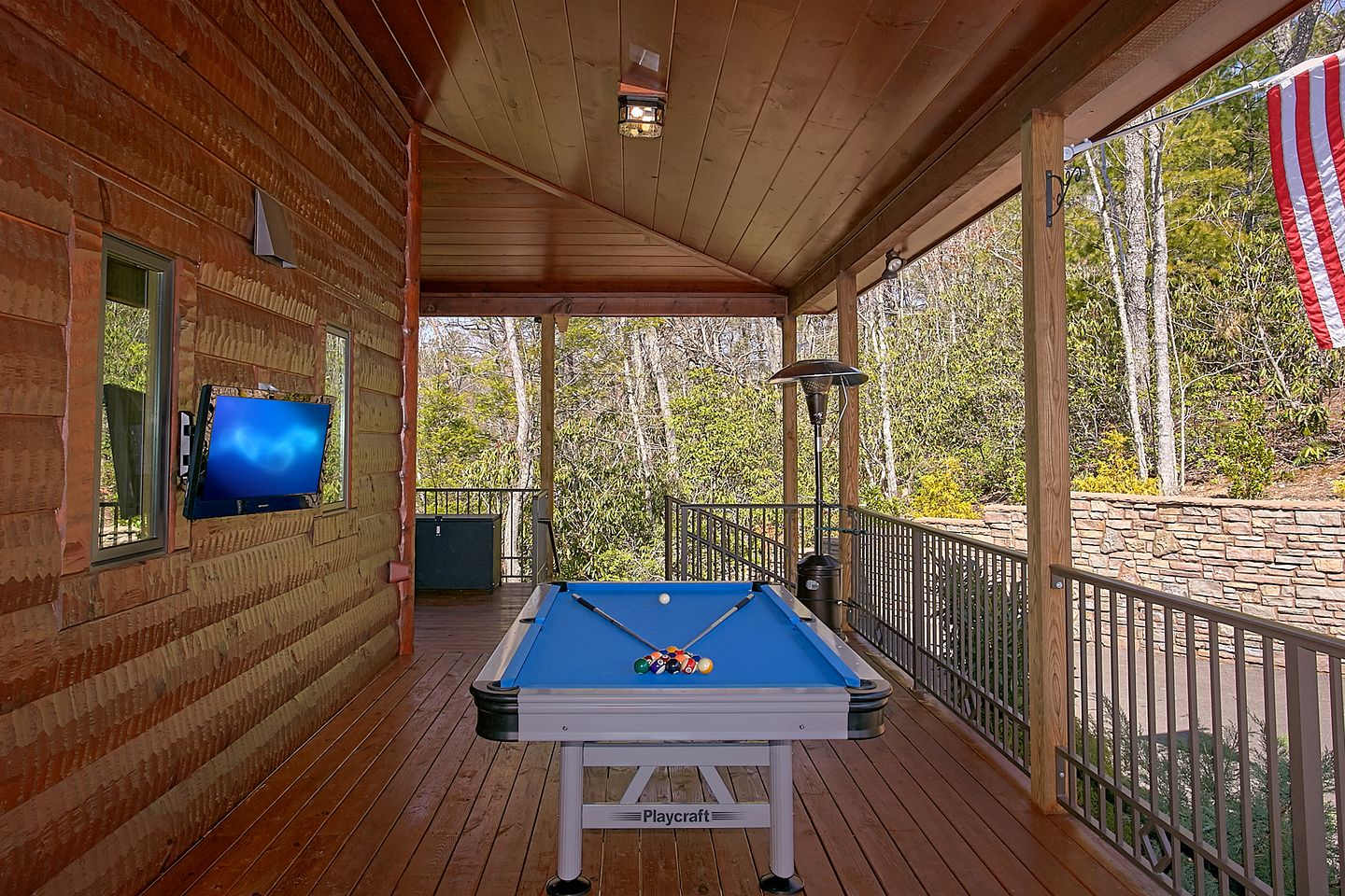 Romantic Cabin near Gatlinburg Ideal for a Vacation in Tennessee