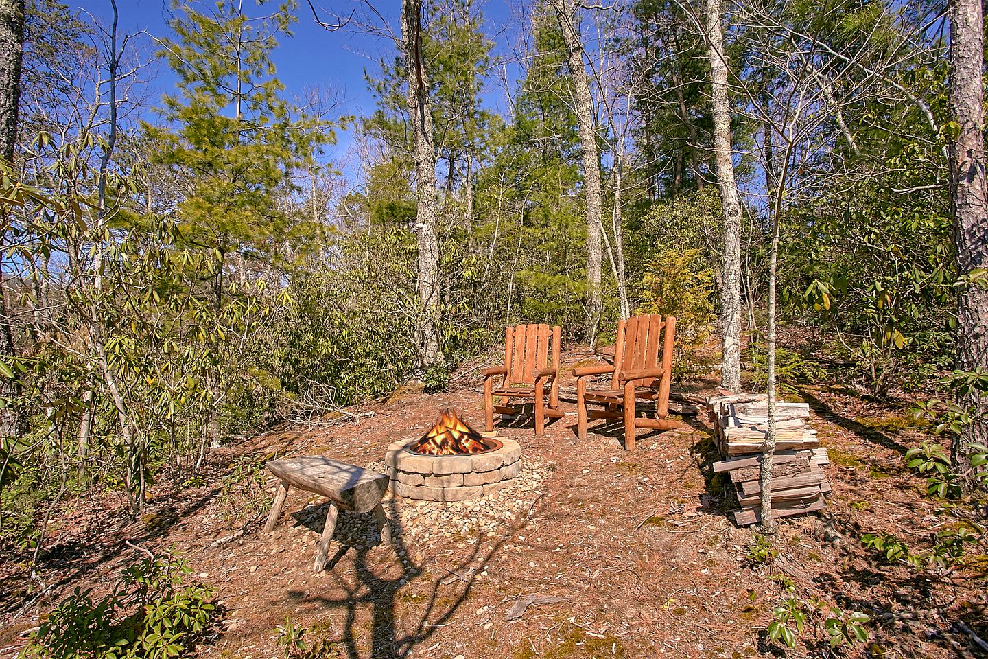 Romantic Cabin near Gatlinburg Ideal for a Vacation in Tennessee