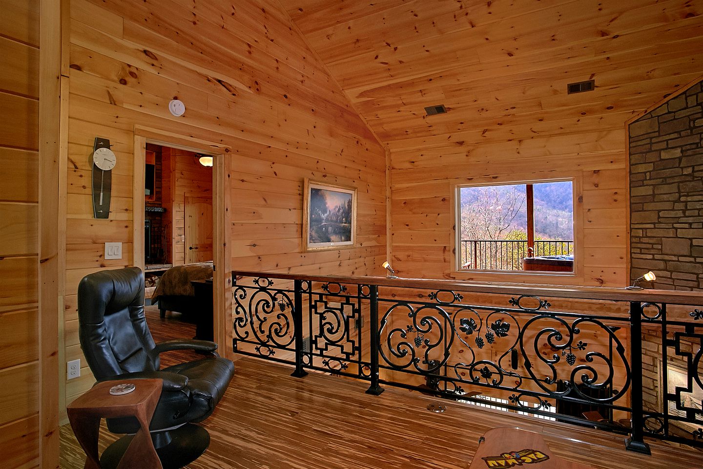 Romantic Cabin near Gatlinburg Ideal for a Vacation in Tennessee