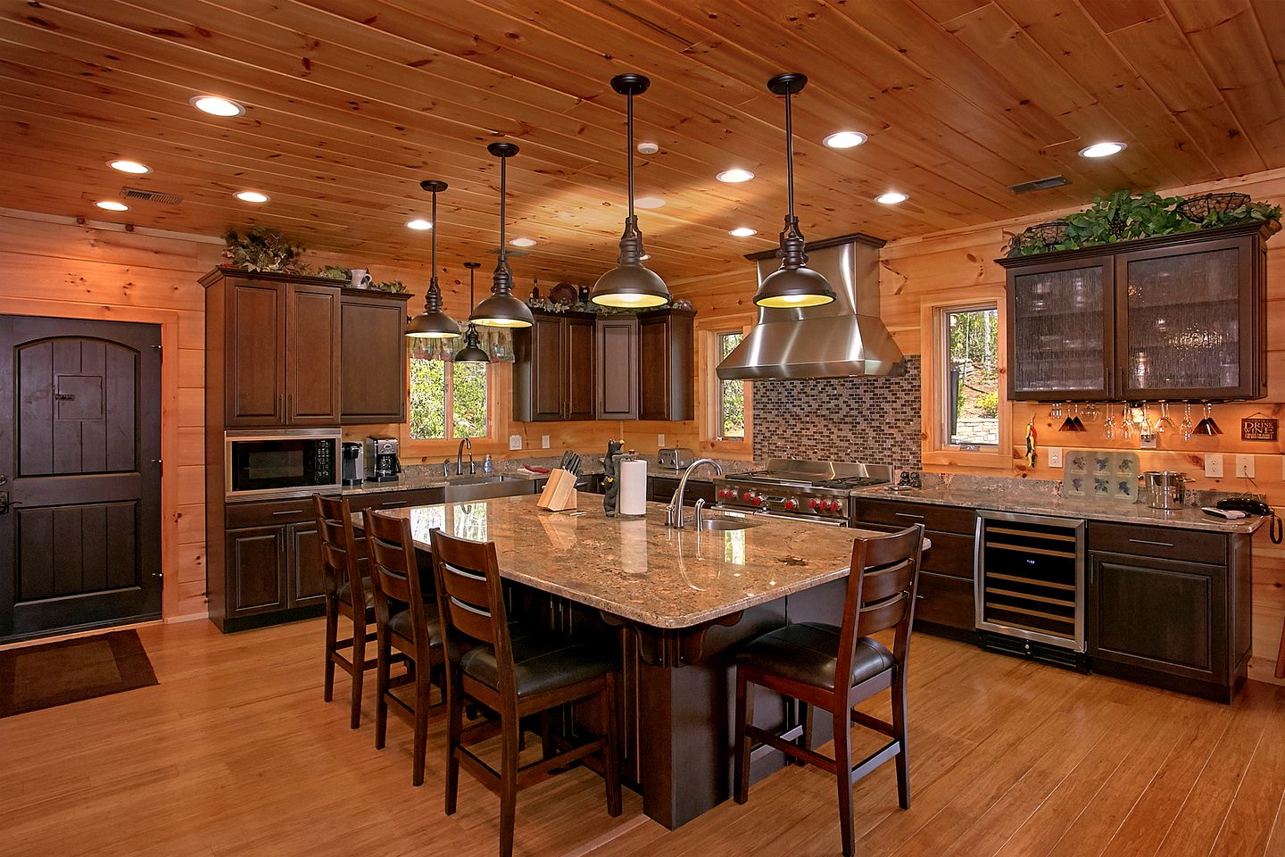 Romantic Cabin near Gatlinburg Ideal for a Vacation in Tennessee